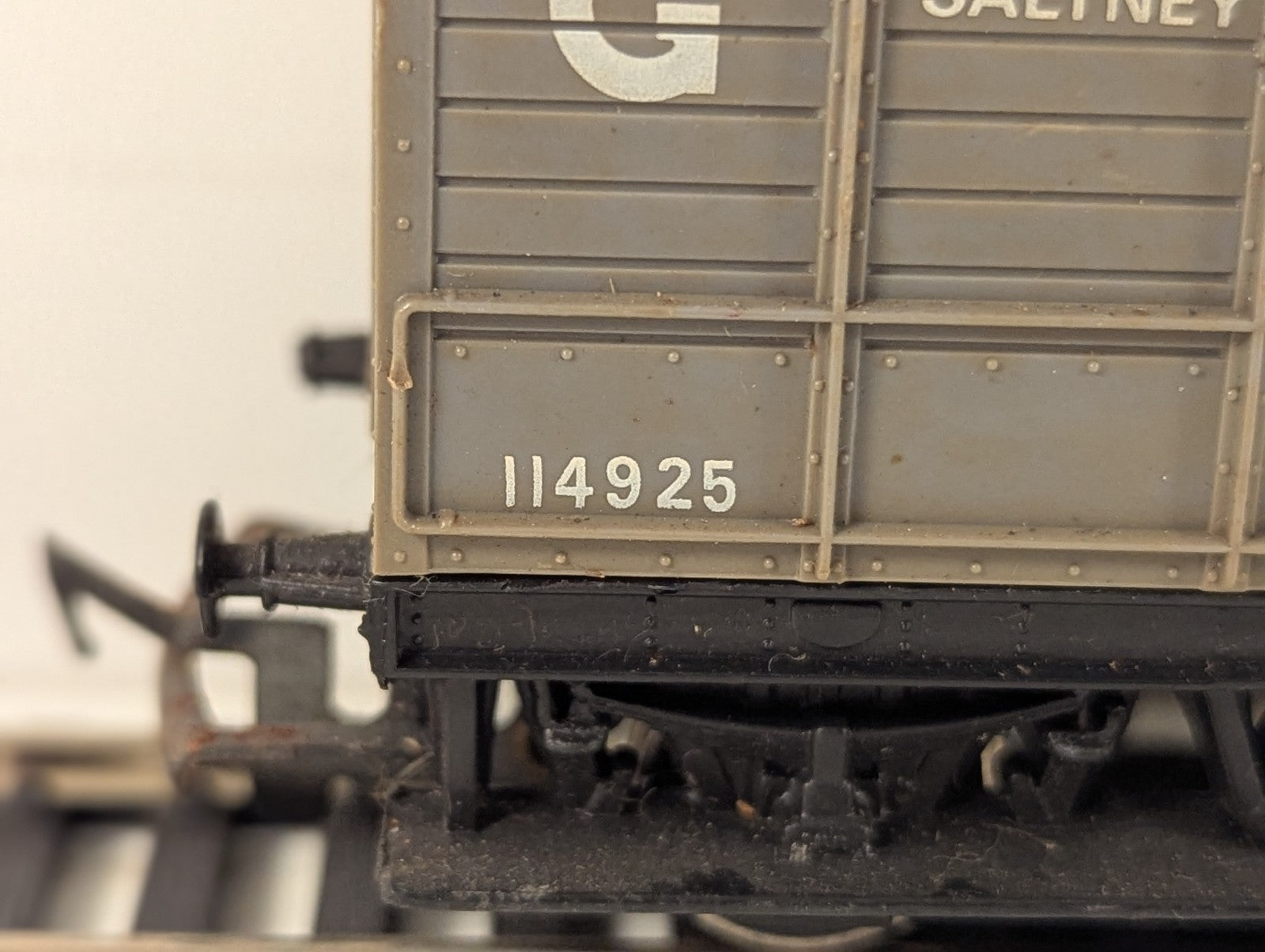 Hornby OO Gauge GWR 20 Ton 'Toad' Brake Van 'Saltney' 114925 GWR Grey