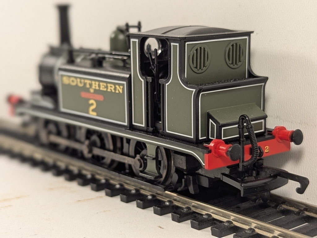 Hornby OO Gauge Class A1X Terrier 'Freshwater' Locomotive 2 SR Olive Green R2063
