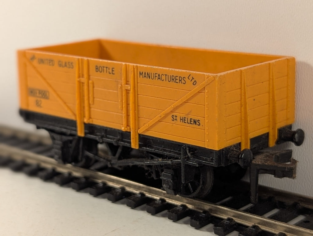 Hornby Dublo 4660 United Glass Bottle Manufacturers 5 Plank Open Wagon OO Gauge