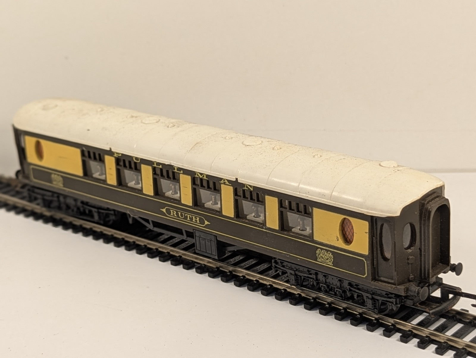 Tri-ang OO Gauge Pullman Coach 'Ruth'