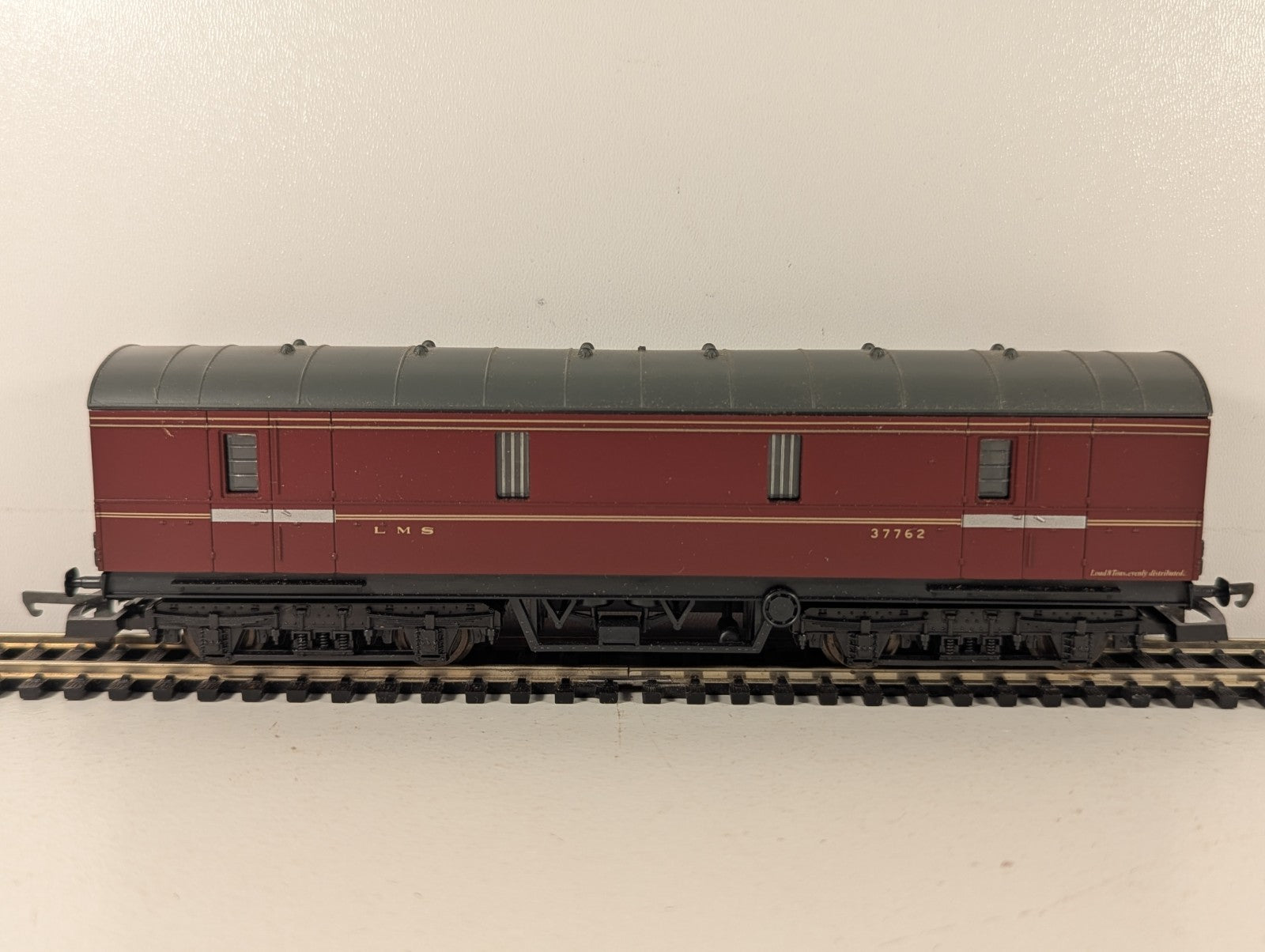Lima OO Gauge LMS Passenger Brake Van Passenger Coach 37762 LMS Maroon