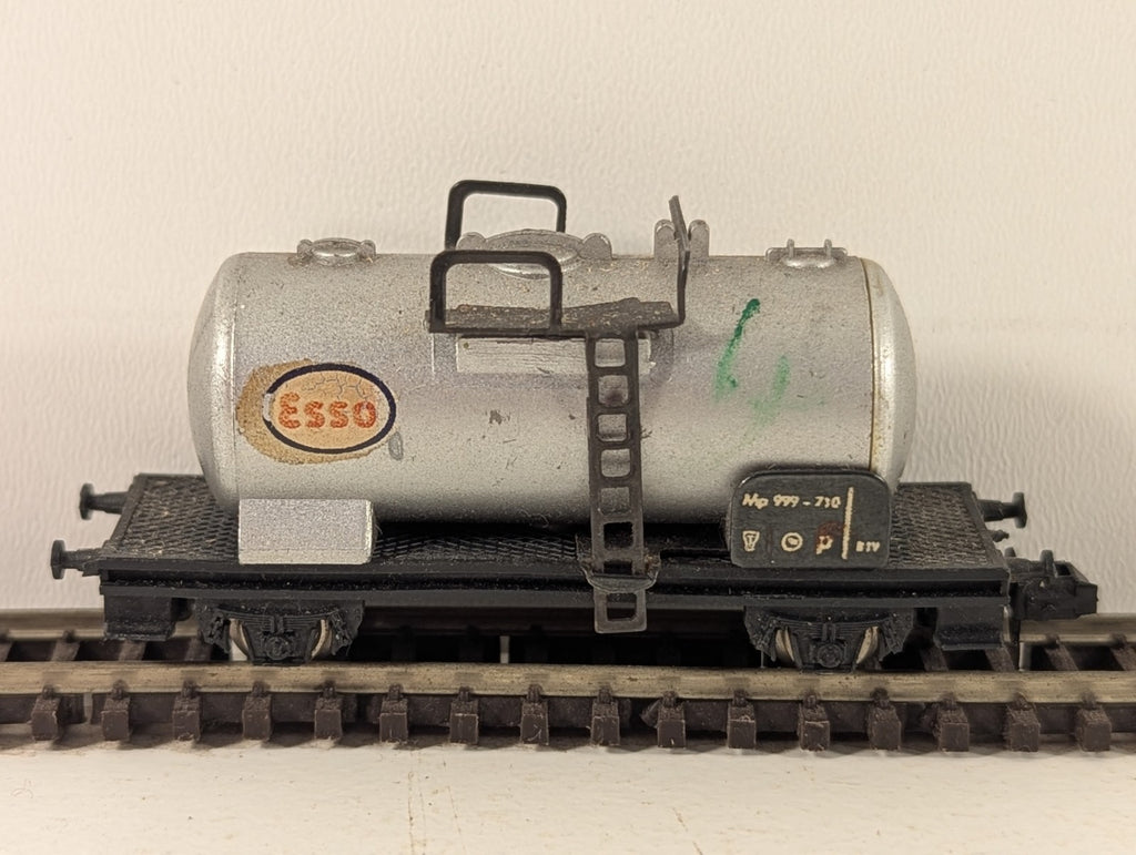 Lima MicroModels N Gauge Esso Tank Wagon - Missing Coupler