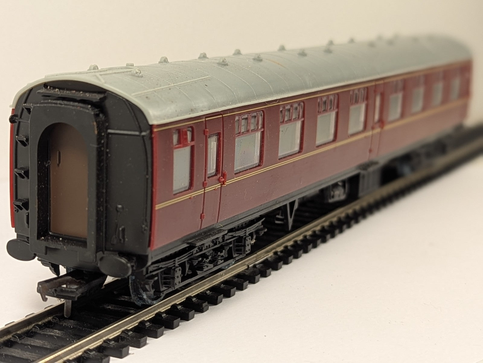 Hachette OO Gaug BR Mk1 SK Corridor Coach (Rusted Wheels)