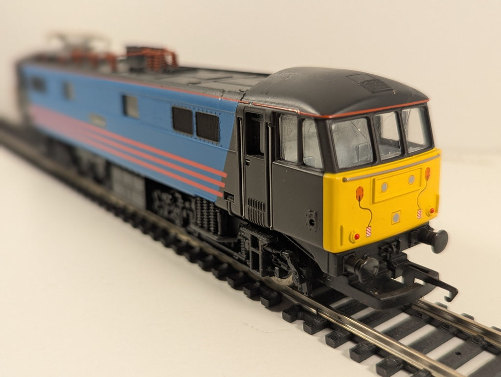 Hornby R2242 Virgin Bo-Bo Electric Locomotive Class 86 No. 86245 “Caledonian”