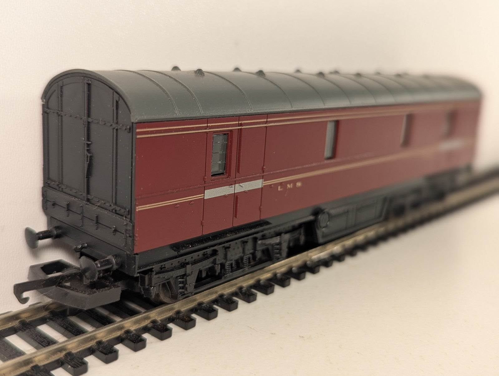 Lima OO Gauge LMS Passenger Brake Van Passenger Coach 37762 LMS Maroon