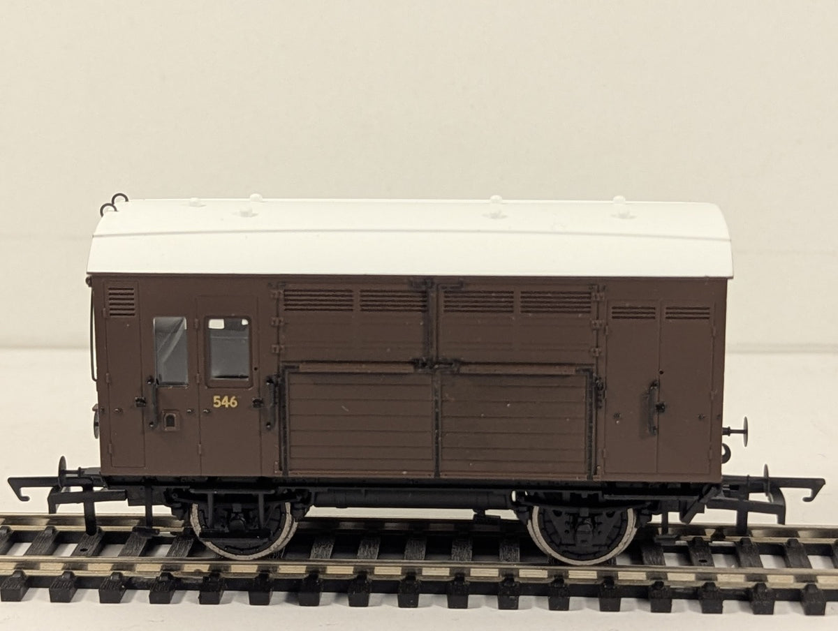 Hornby OO Gauge GWR Horse Box Goods Wagon 546 GWR Brown R6507A