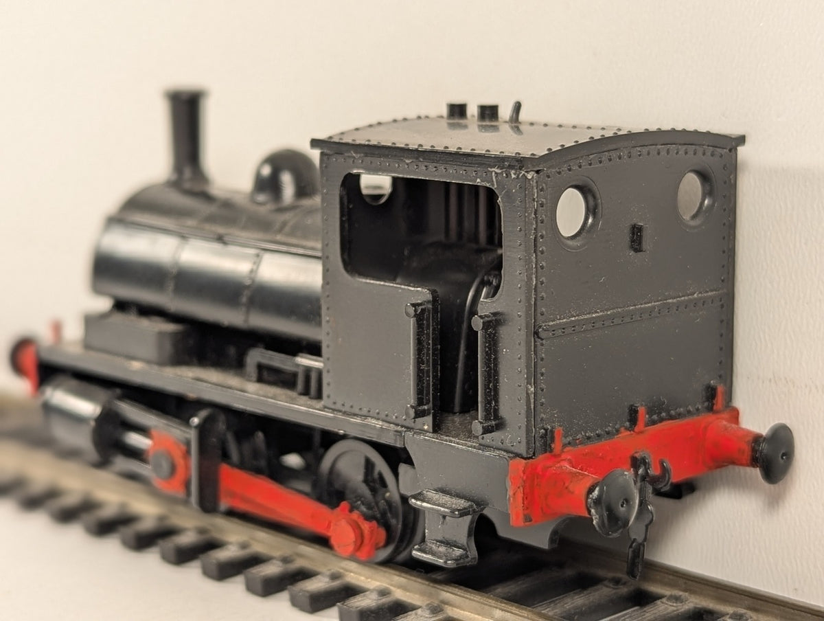 Airfix OO Gauge 0-4-0 Saddle Tank Locomotive Kit Black with Red Bufferbeams