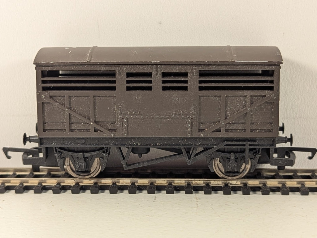 Hornby OO Gauge SR Cattle Wagon Goods Wagon Brown Thomas and Friends