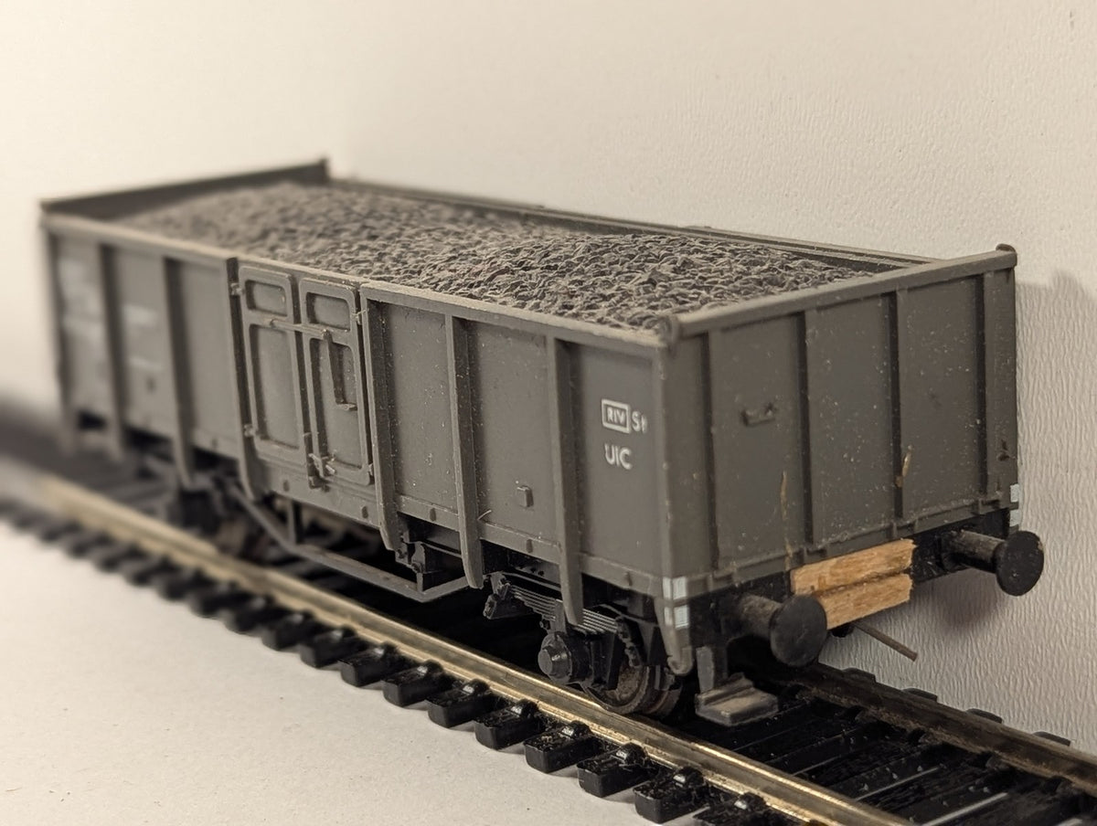 Fleischmann HO Gauge SNCF Tow Open Wagon with Coal Load Tow 699 800 SNCF Grey