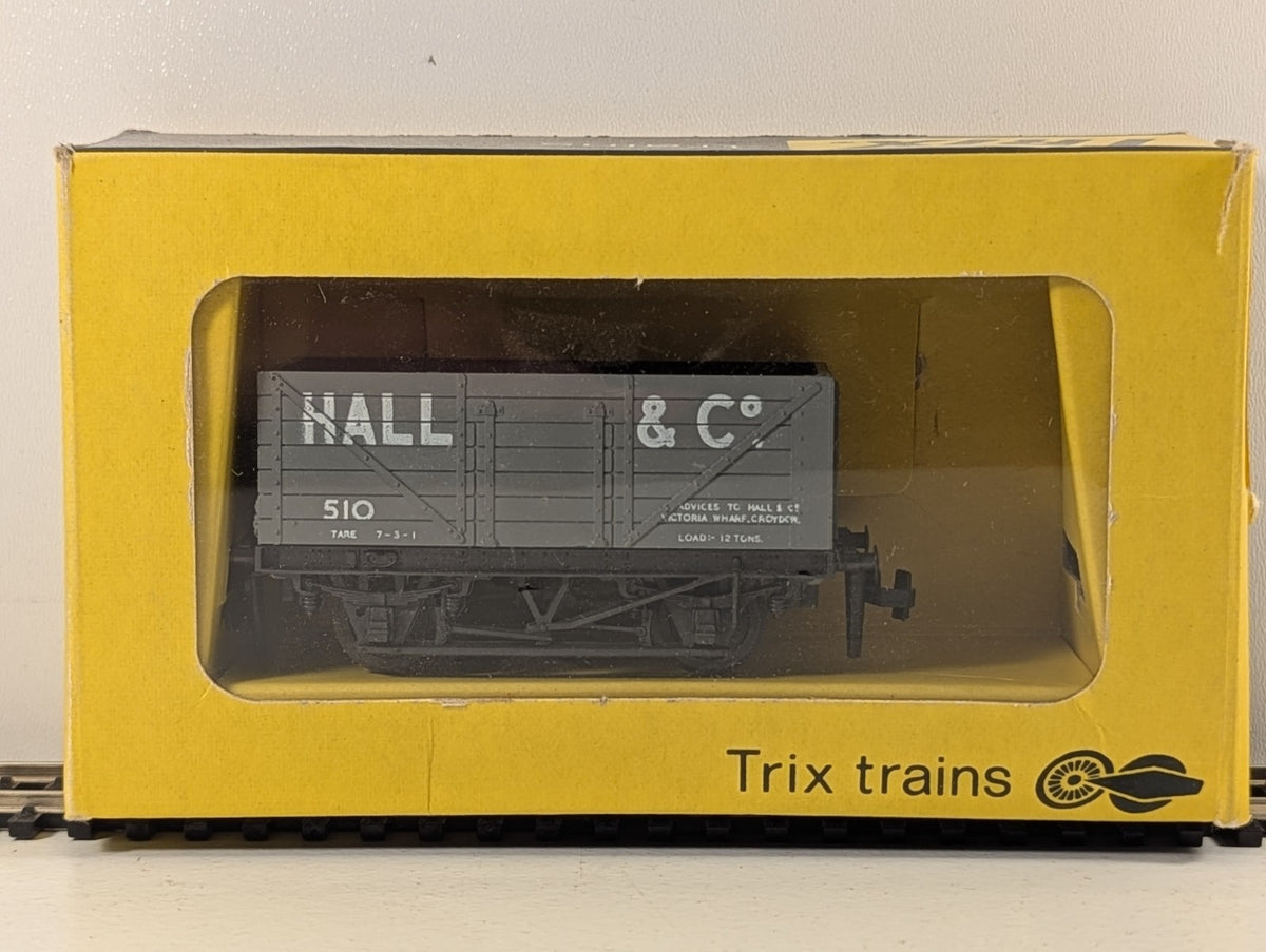 Trix Trains 1664 Private Owner 7-Plank Wagon “Hall and Co”