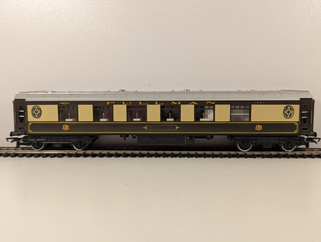 Hornby R.223 Pullman 1st Class Parlour Car