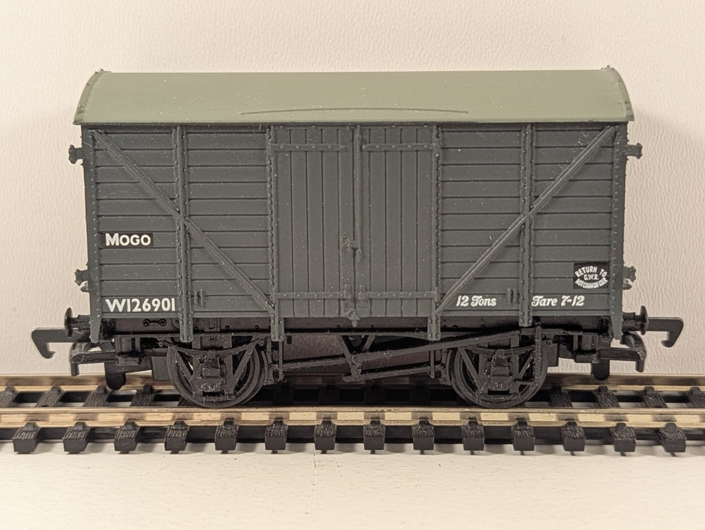 Bachmann Branchline OO Gauge 12-Ton ‘Mogo’ Van Wagon in BR Grey