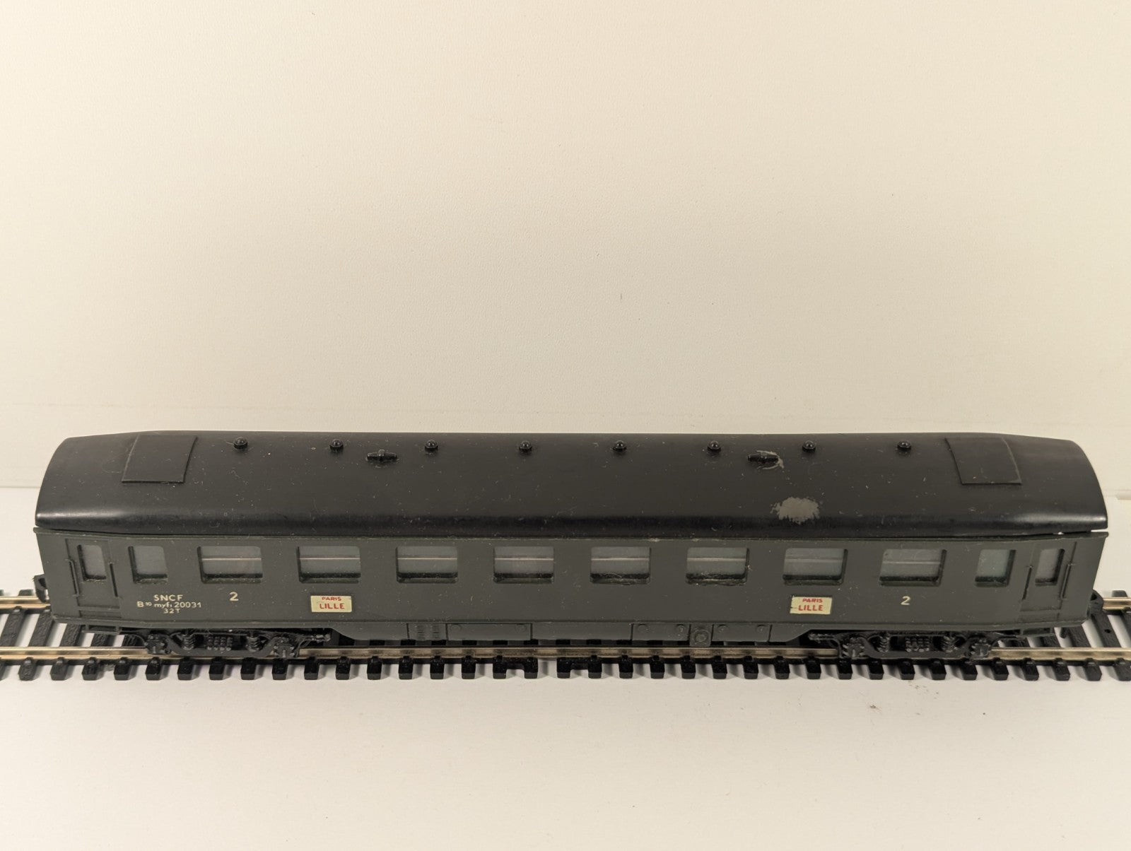 Hornby-Acho 733 HO Gauge SNCF 2nd Class Passenger Coach