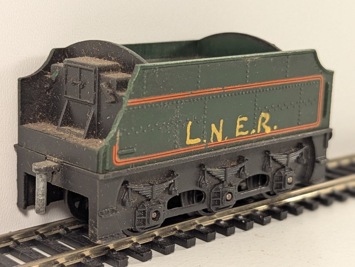 Tri-ang R33 Green Tender – OO Gauge – Some Damage