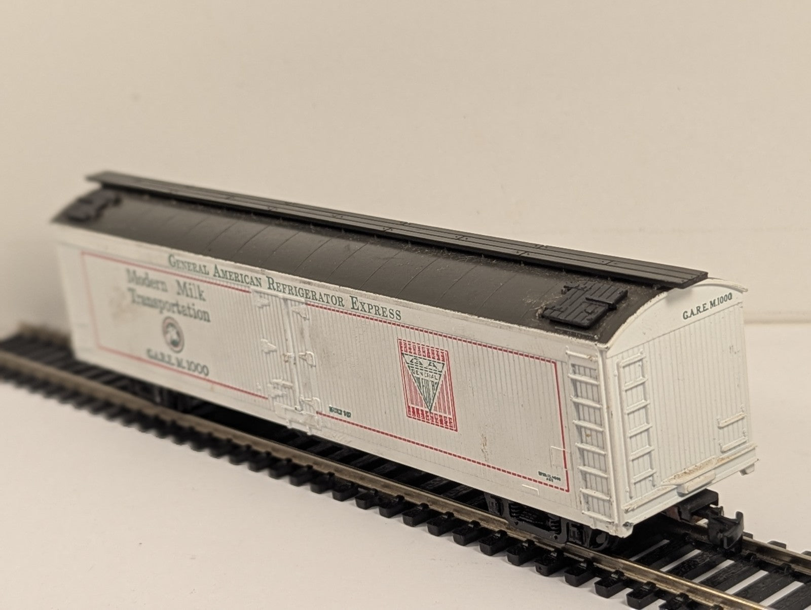 Athearn HO Gauge Modern Milk Transportation GARE M.1000 Refrigerator Wagon