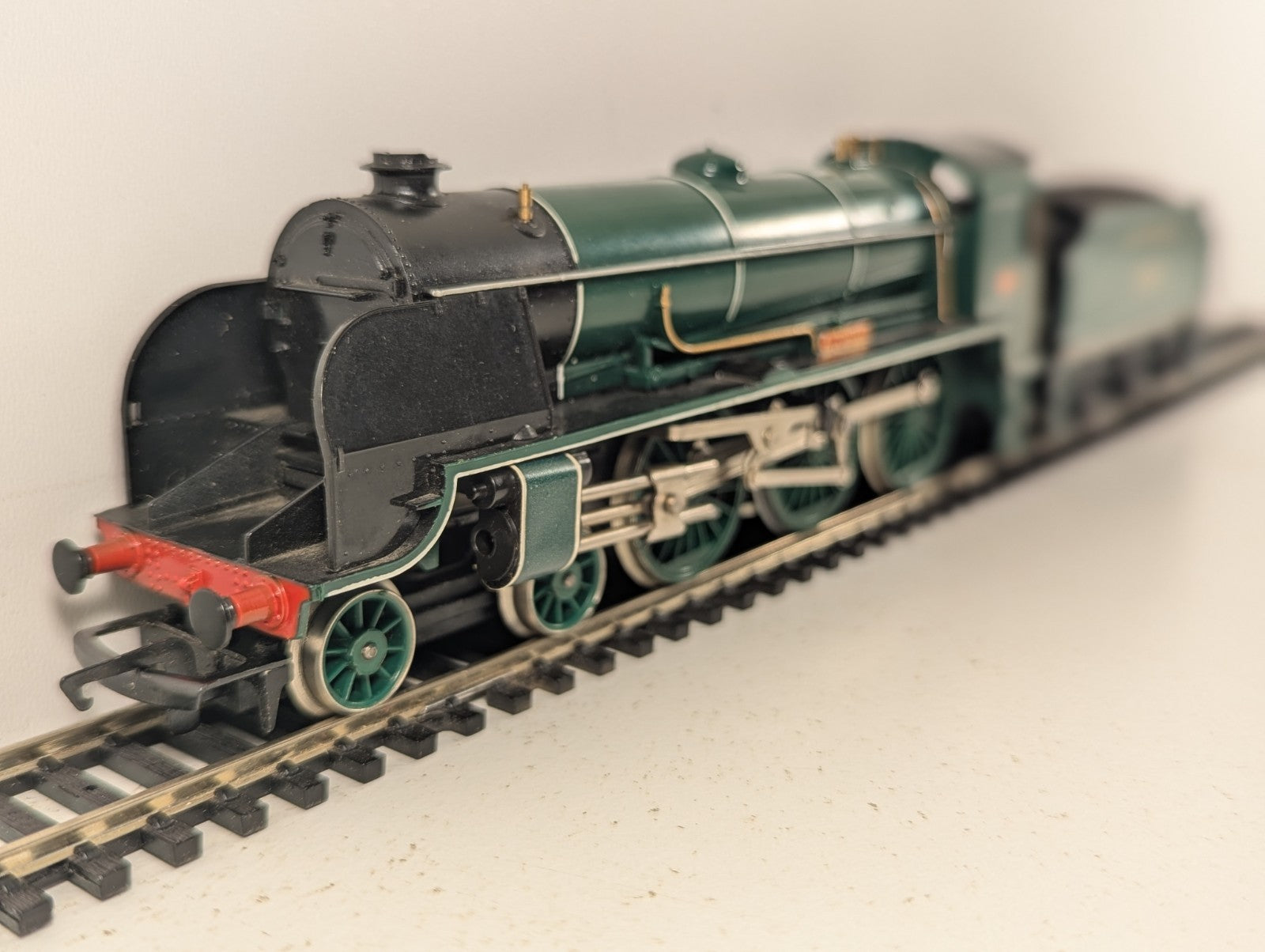 Hornby OO Gauge King Arthur Class 'Sir Dinadan' Steam Locomotive 79