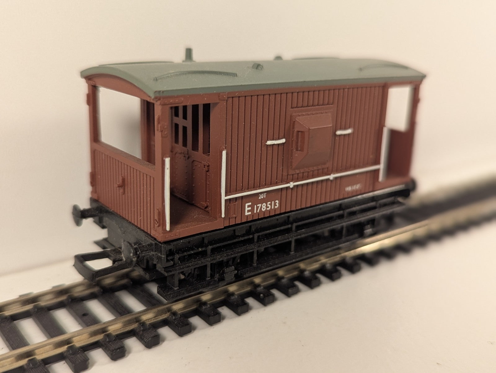 Bachmann Branchline OO Gauge 20 Ton Brake Van E178513