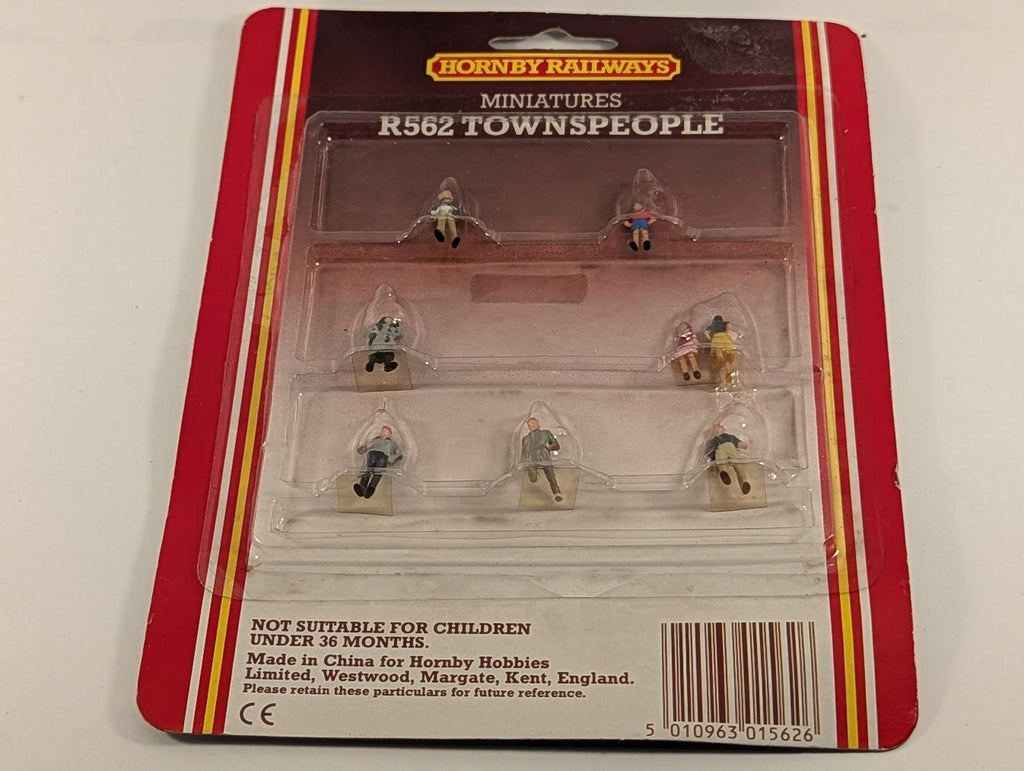 Hornby OO Gauge Townspeople Scenic Figures R562
