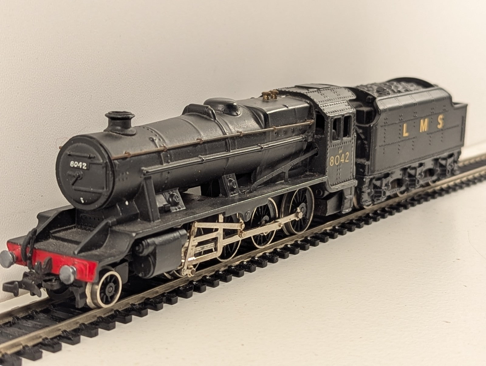 Wrenn W2225 OO Gauge LMS Class 8F 8042 Black Boxed