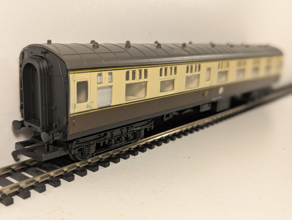 Hornby OO Gauge BR Western Region Mk1 Composite Corridor Coach