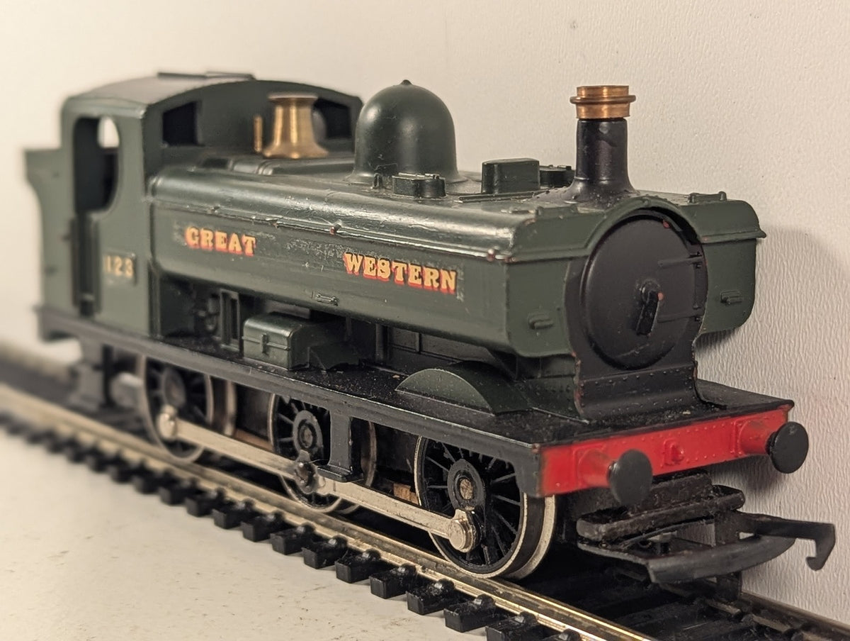 Hornby OO Gauge GWR Class 2721 0-6-0PT Locomotive 123 GWR Green