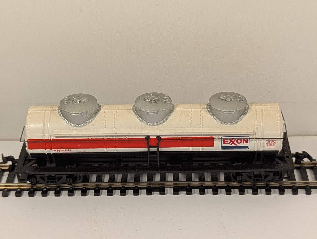Bachmann HO Gauge Exxon 3-Dome Tank Car