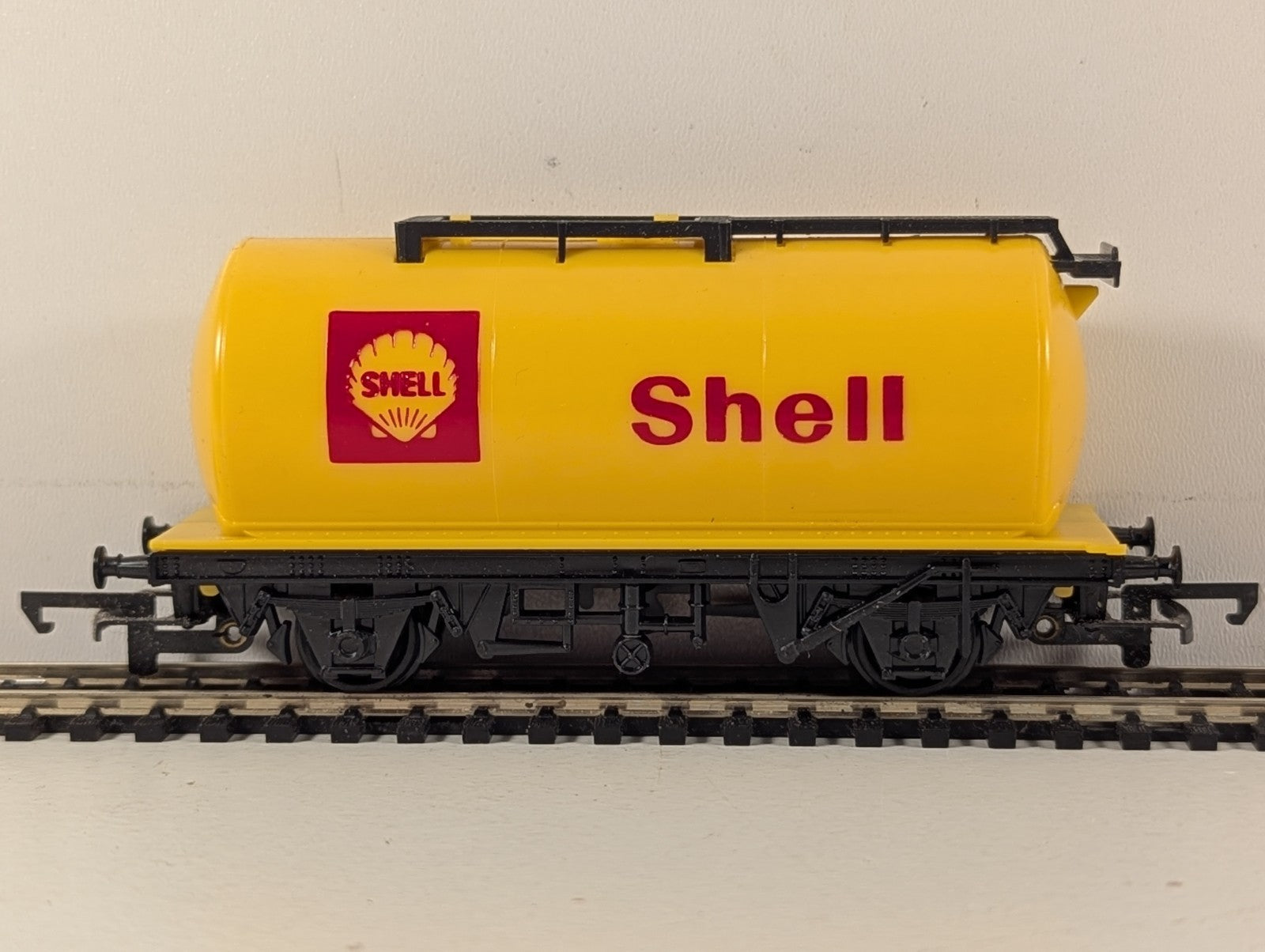 Hornby R.132 Shell Tank Wagon Goods Wagon Shell Yellow