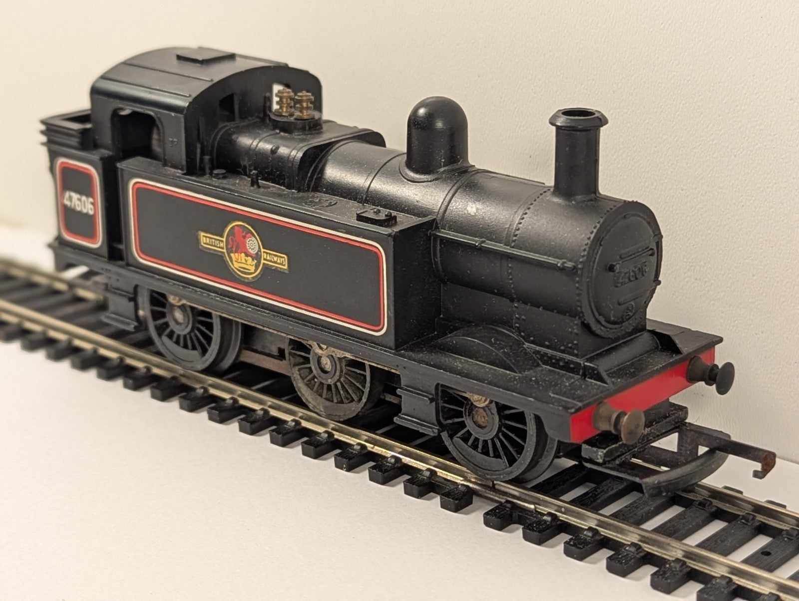 Tri-ang R52 OO Gauge Class 3F Jinty 47606 Tank Locomotive