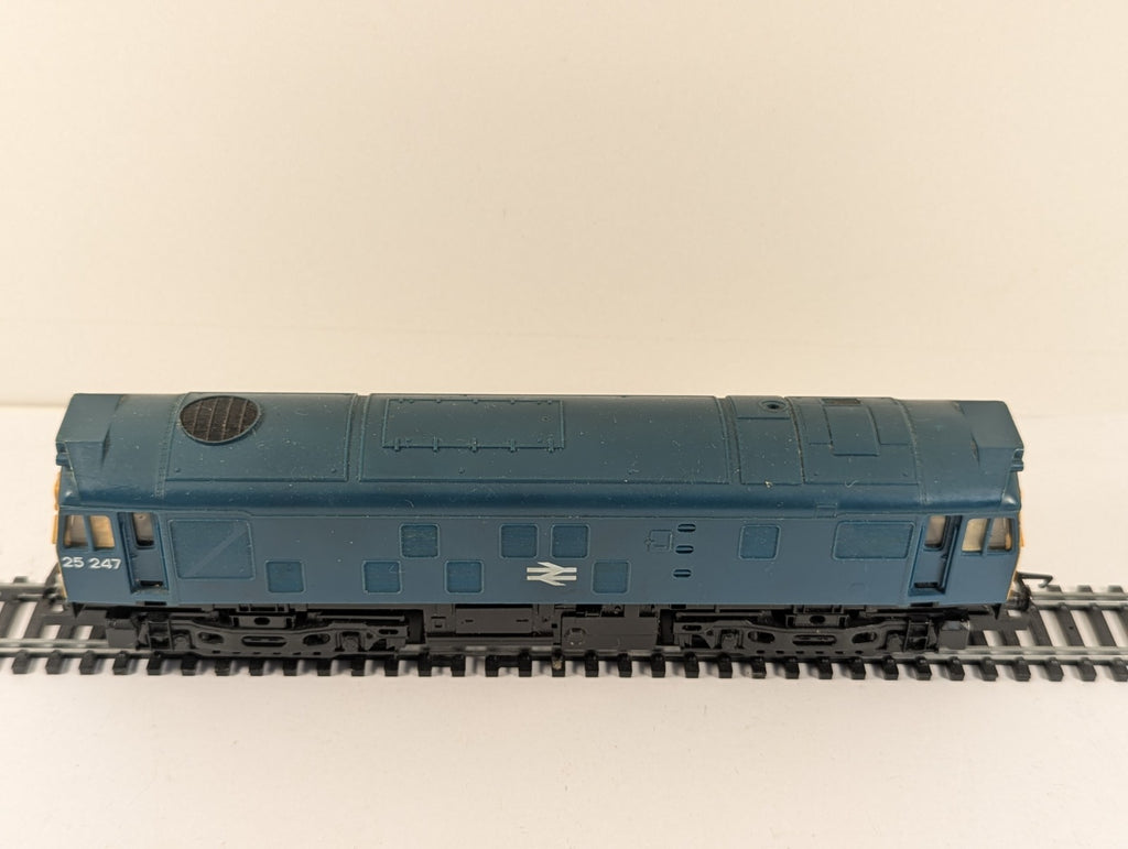 Hornby R326 OO Gauge Class 25 Diesel Locomotive Poor Runner