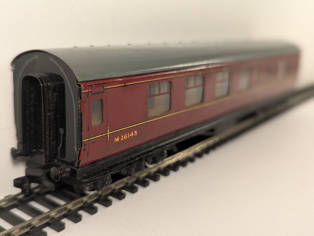 Hornby Dublo OO Gauge BR Maroon Brake Second Coach Passenger Coach M26143 4051