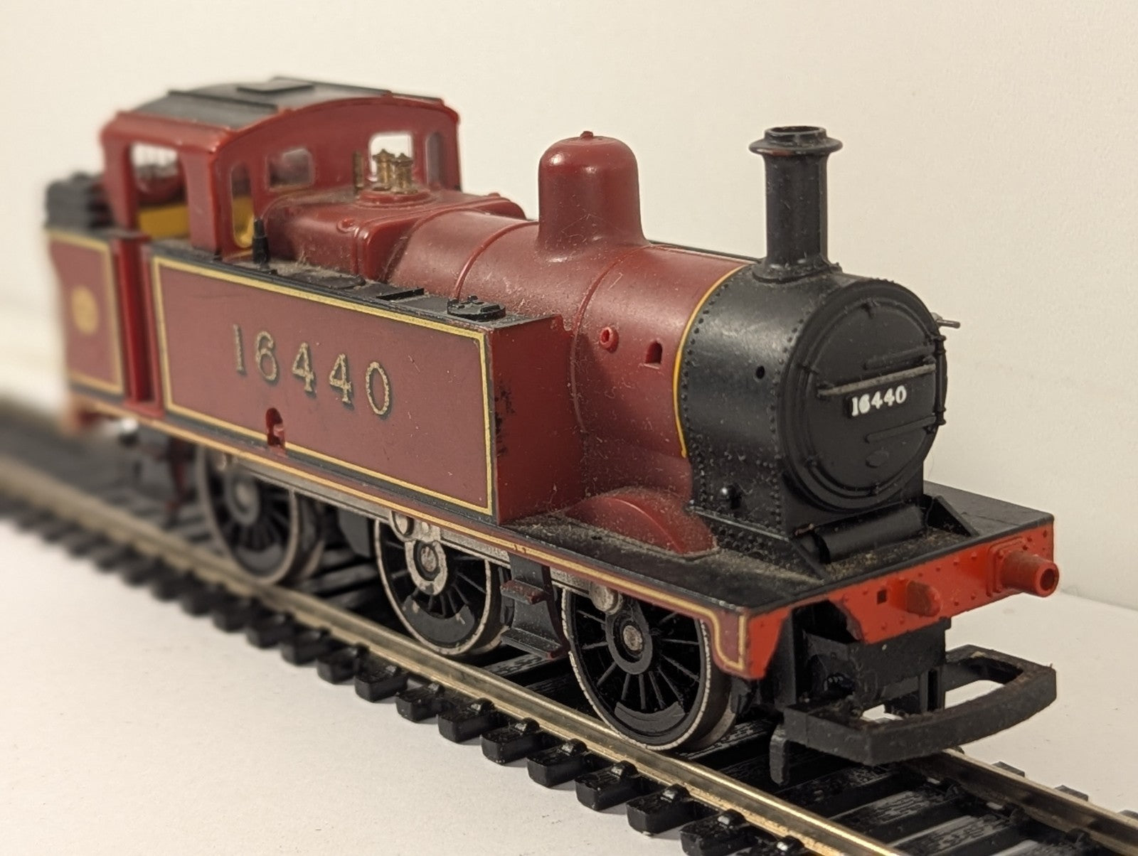 Hornby OO Gauge LMS Class 3F Jinty 0-6-0T LMS Maroon Damaged