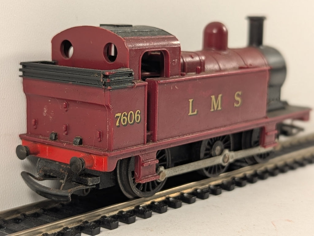 Tri-ang OO Gauge Class 3F Jinty 0-6-0T Steam Locomotive 7606 LMS Maroon R52