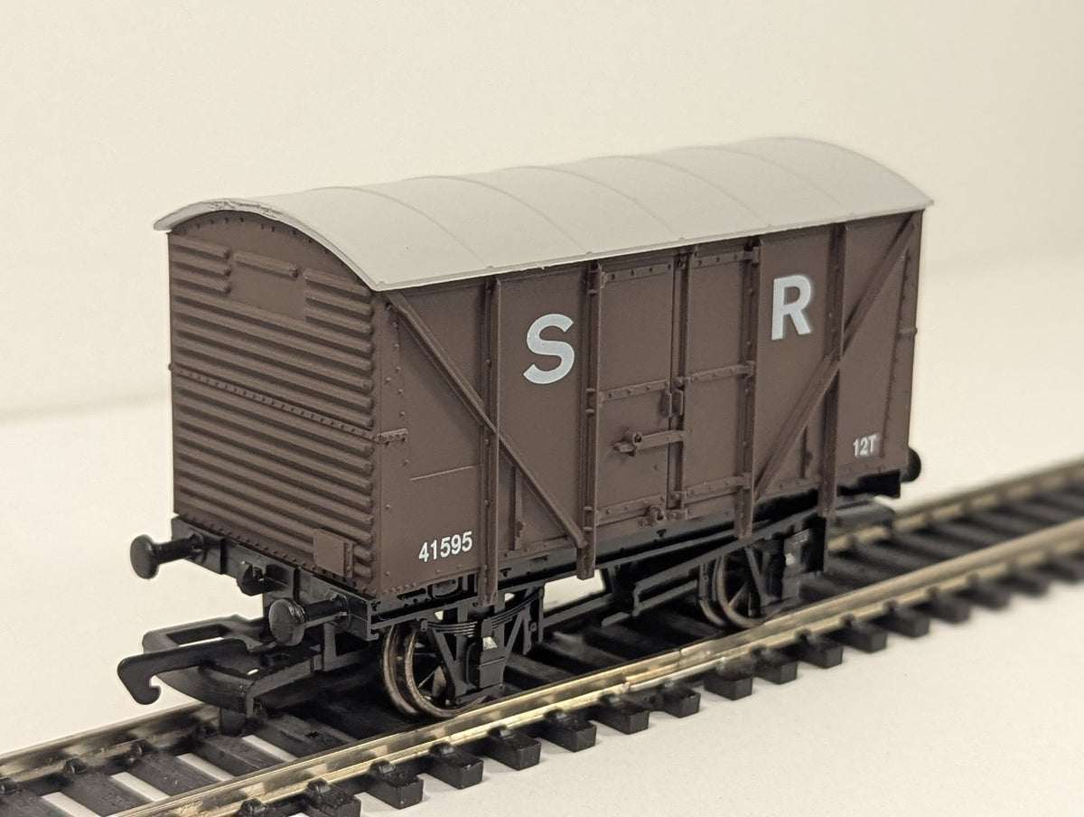 Dapol OO Gauge SR Vent Van Goods Wagon 41595 SR Brown B326