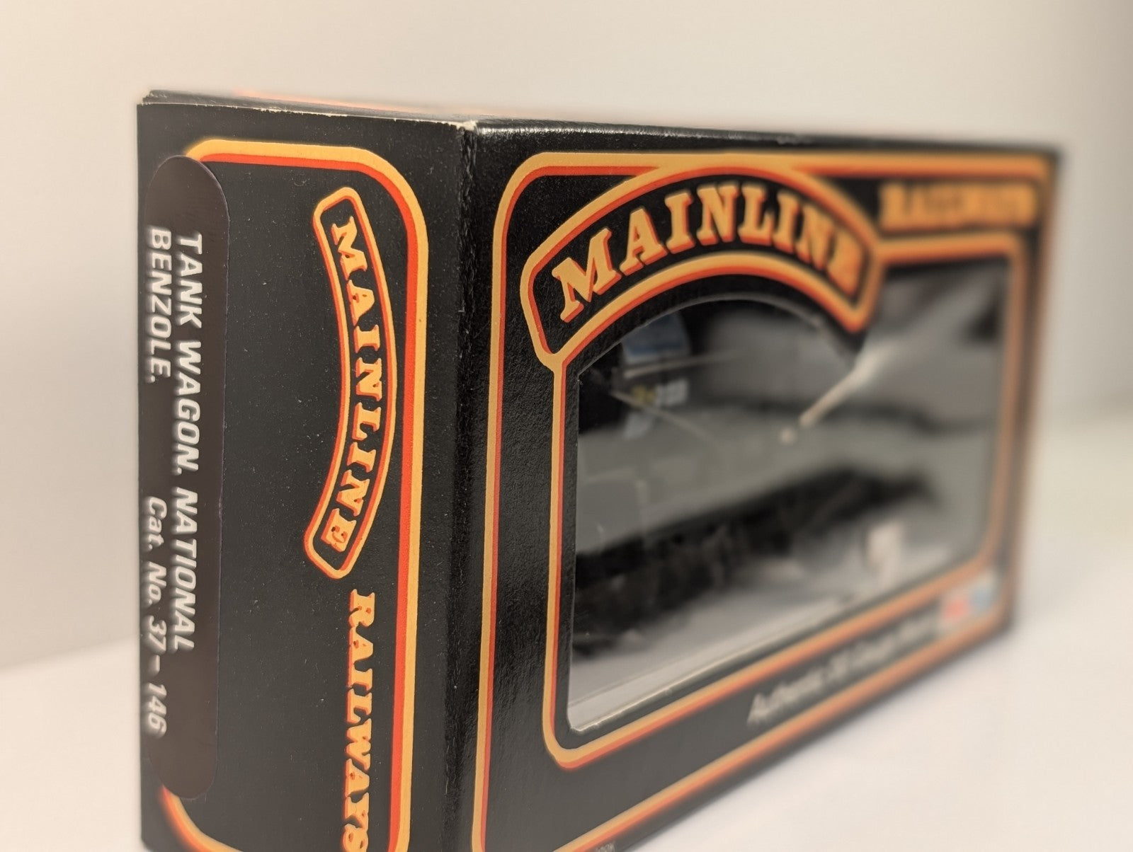 Mainline 37-146 OO Gauge National Benzole Tank Wagon 2134 Black
