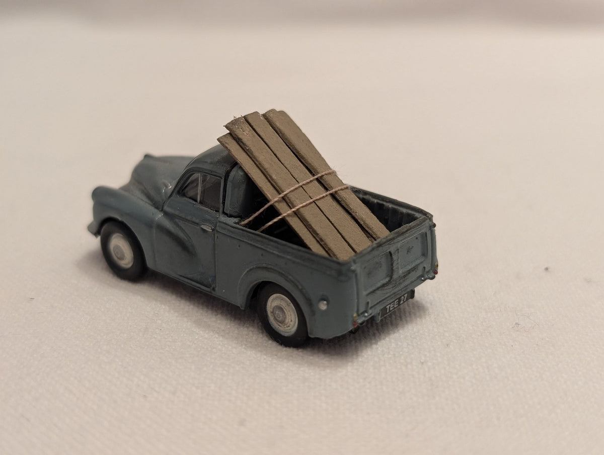 Classix OO Gauge Morris Minor Pick-Up Die-cast Vehicle TEE 27 Grey