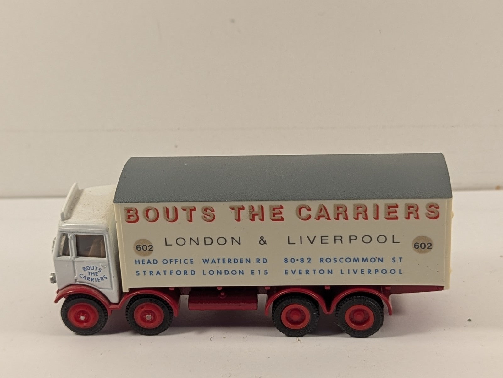 EFE 1:76 Scale AEC Mammoth Major MkI 8-Wheel Box Van Die-cast Model