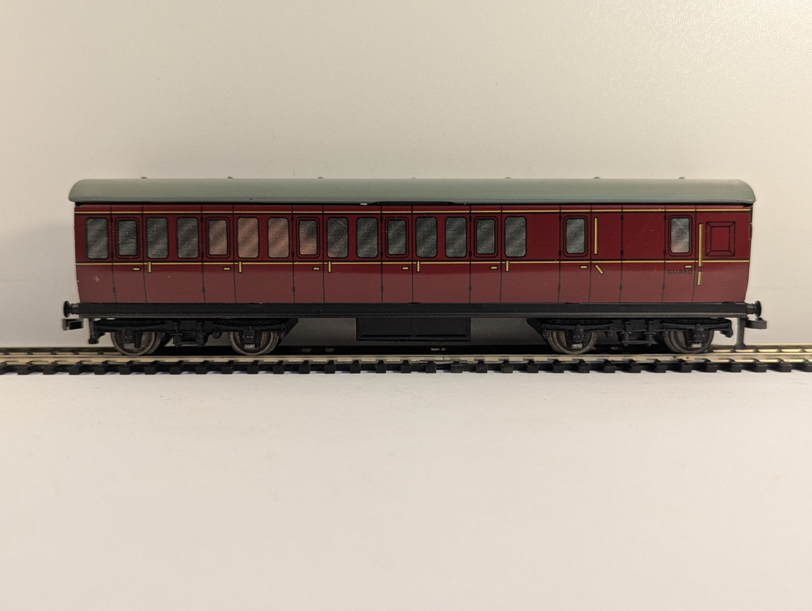 Hornby-Dublo 32090 OO Gauge D13 Suburban Brake Coach - Boxed