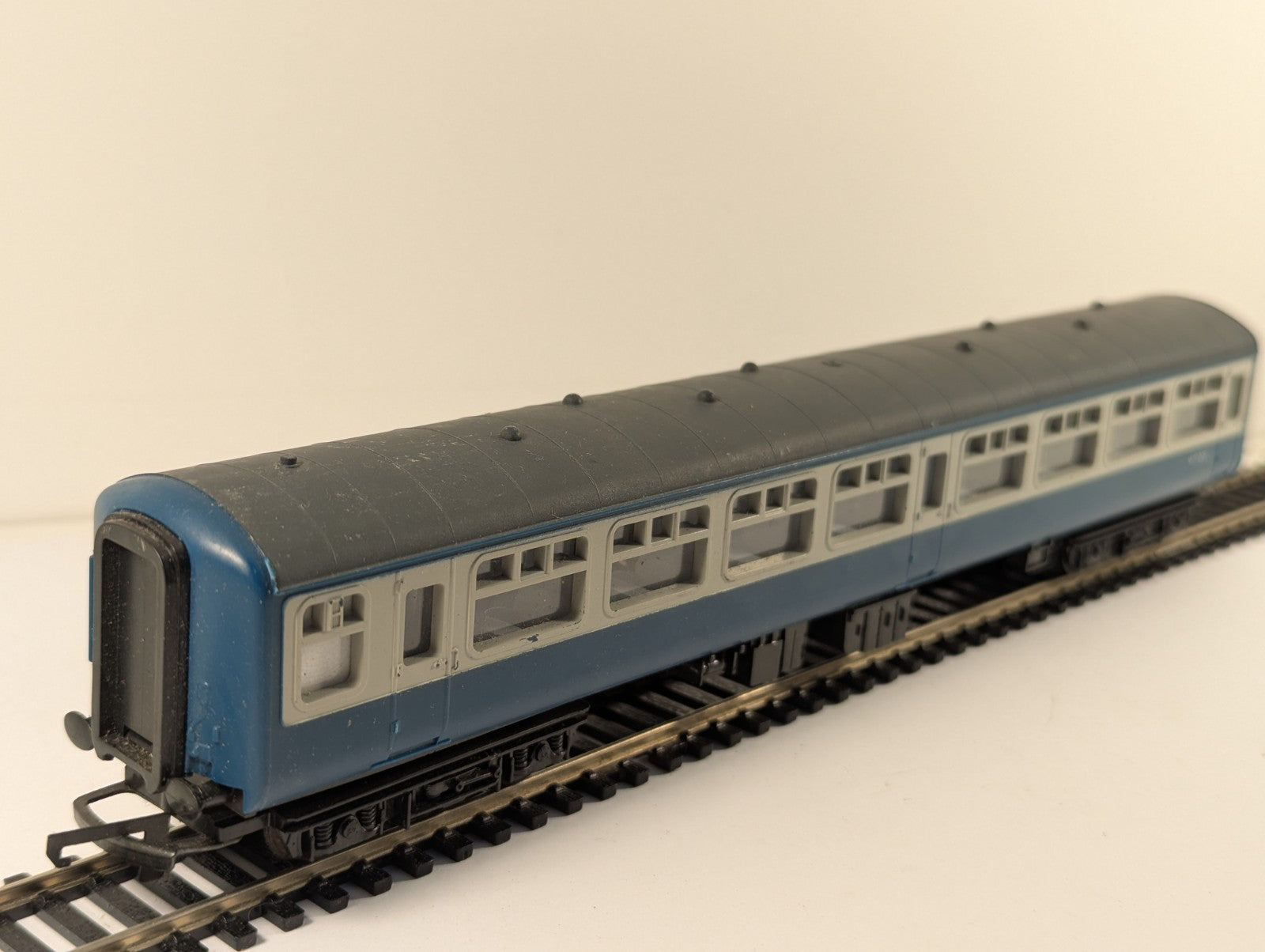 Hornby R895 OO Gauge Intercity Mk2 Tourist 2nd Open