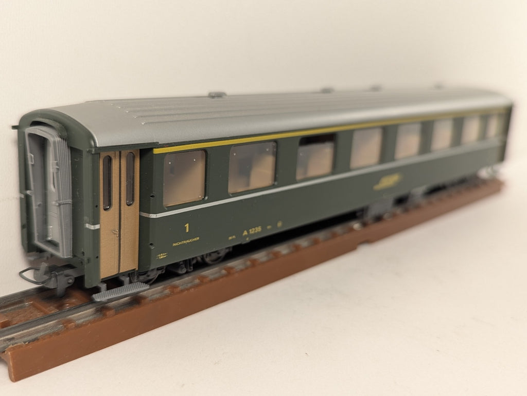 Bemo H0m RhB 1st Class Passenger Coach A 1235 RhB Green 3252 115