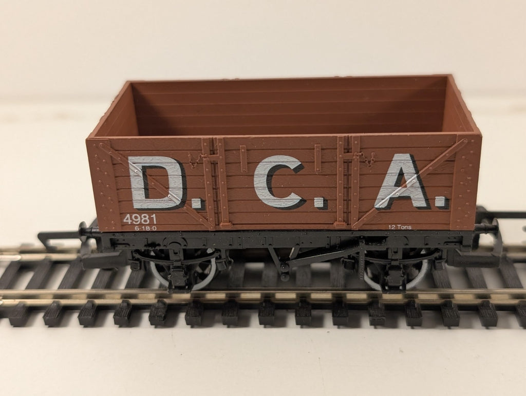 Hornby R036 OO Gauge 7-Plank Open Wagon in Brown D.C.A. Livery