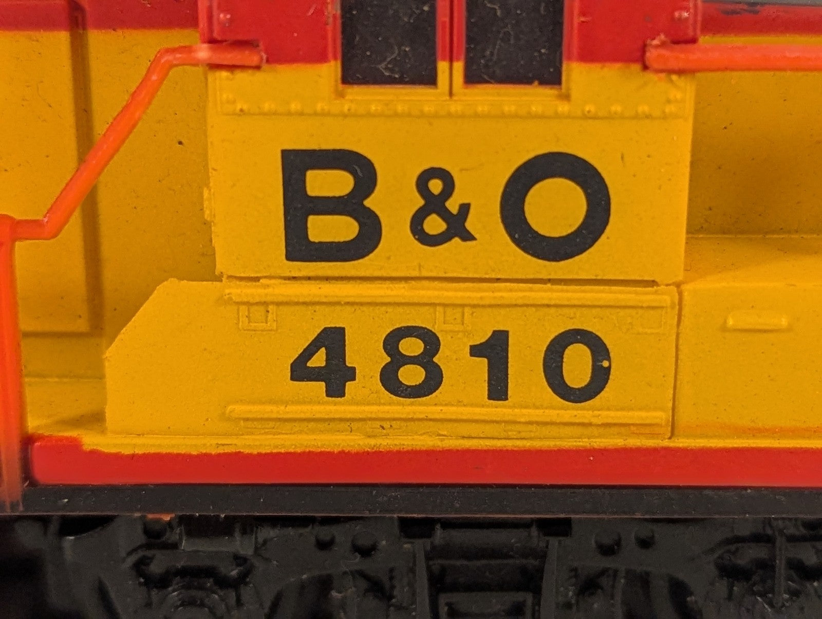 Life-Like HO Gauge GP38-2 Diesel Locomotive 4810 Chessie System (B&O)