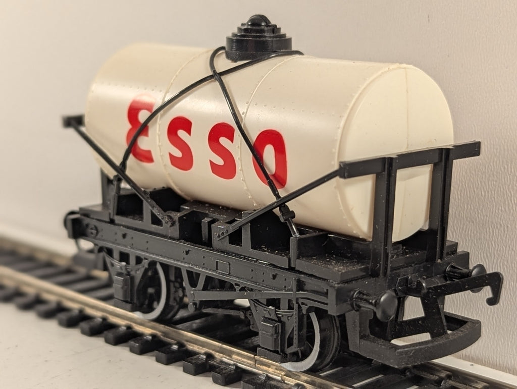 Hornby OO Gauge Esso Tank Wagon Goods Wagon