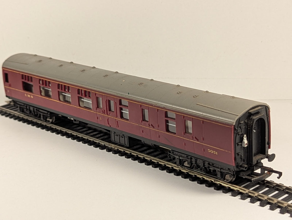 Hornby OO Gauge LMS Stanier Brake Composite Coach Passenger Coach 5051