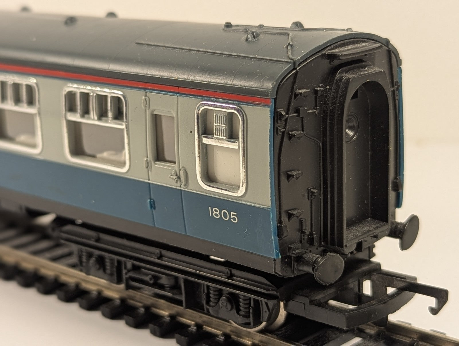Hornby OO Gauge R426 BR Mk1 Buffet Car Coach 1805 Blue & Grey