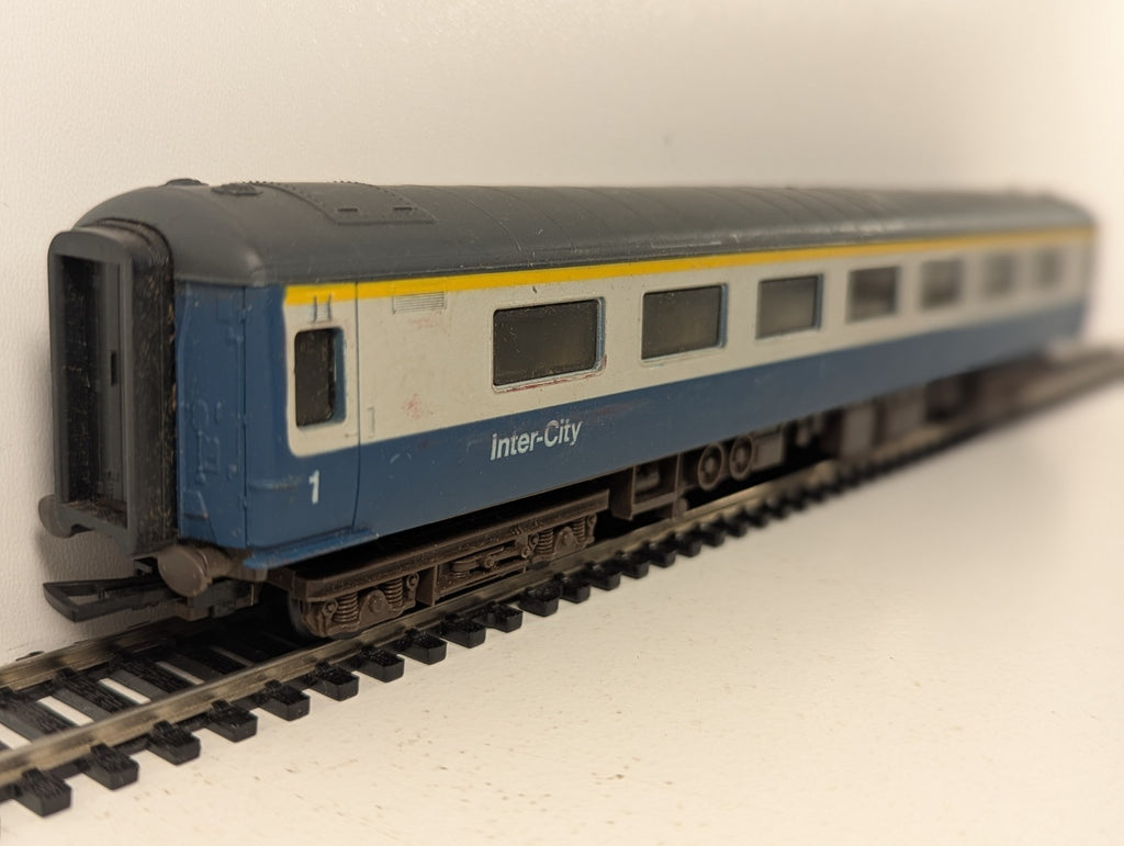 Airfix BR Mk2D First Open Coach OO Gauge