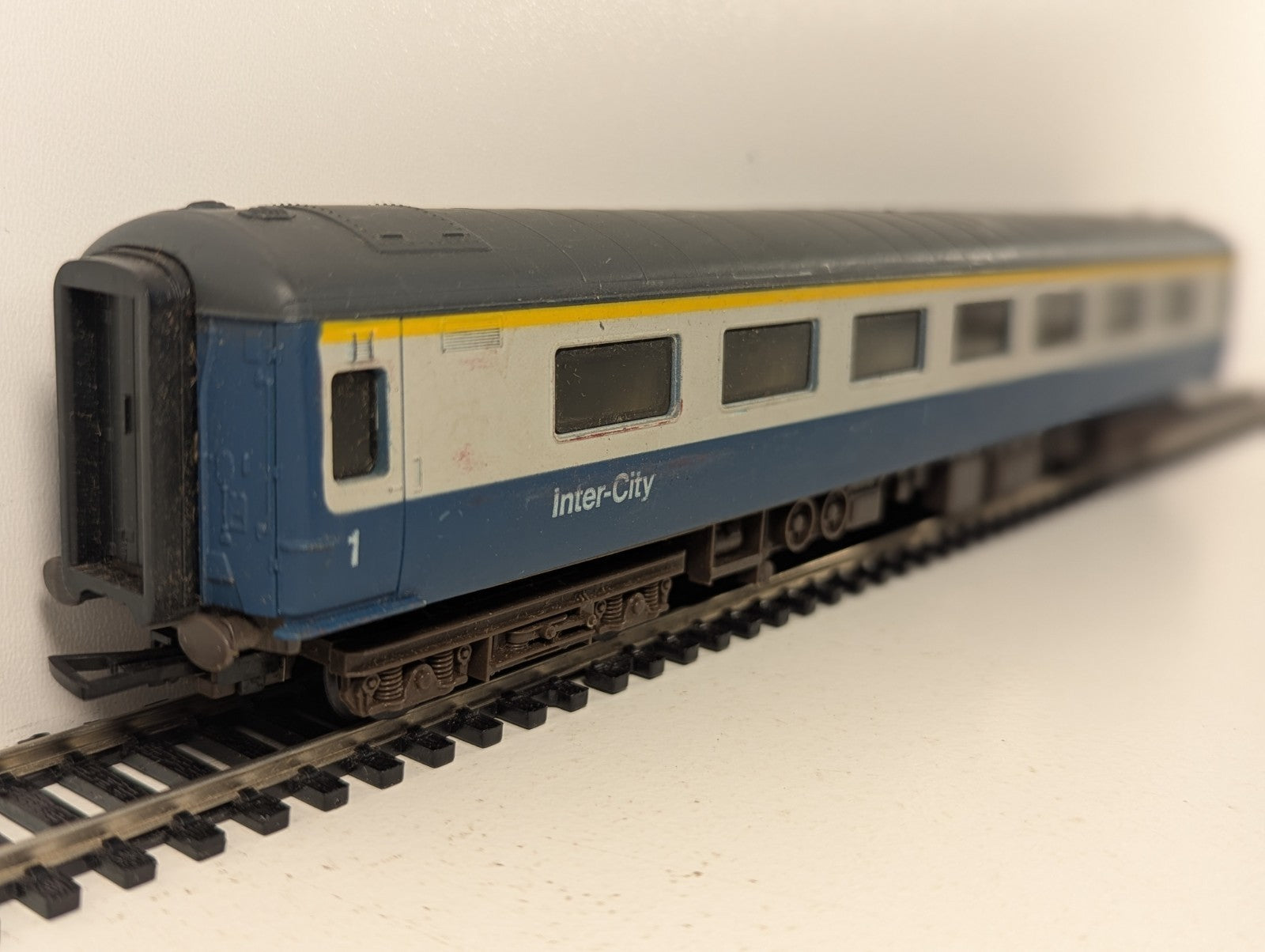 Airfix BR Mk2D First Open Coach OO Gauge