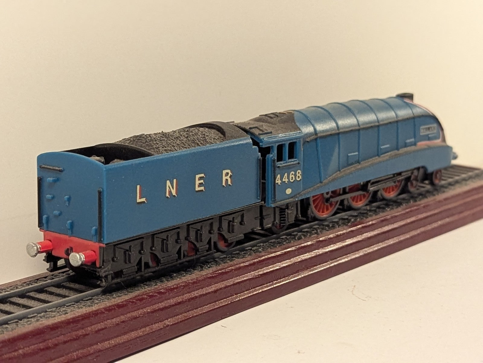 Atlas Editions LNER Class A4 4468 "Mallard" Static Model