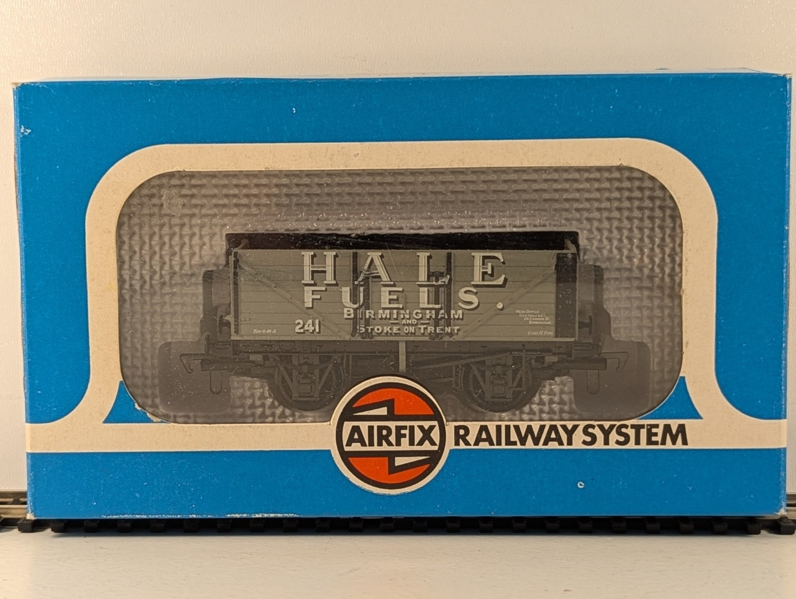Airfix 54383 OO Gauge Hale Fuels 7 Plank Wagon