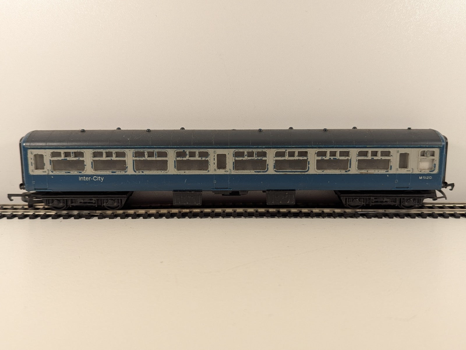 Hornby R724 OO Gauge BR Mk2 Standard Open Coach M5120
