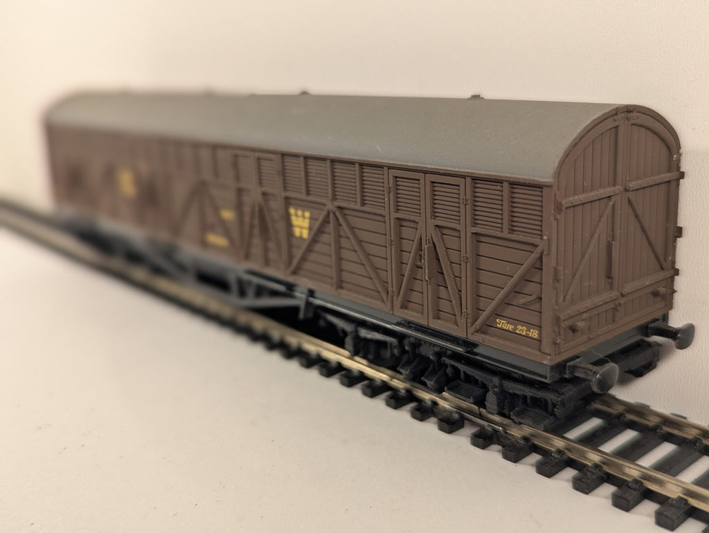 Hornby OO Gauge GWR Siphon H Parcels Van 1437 GWR Brown R024